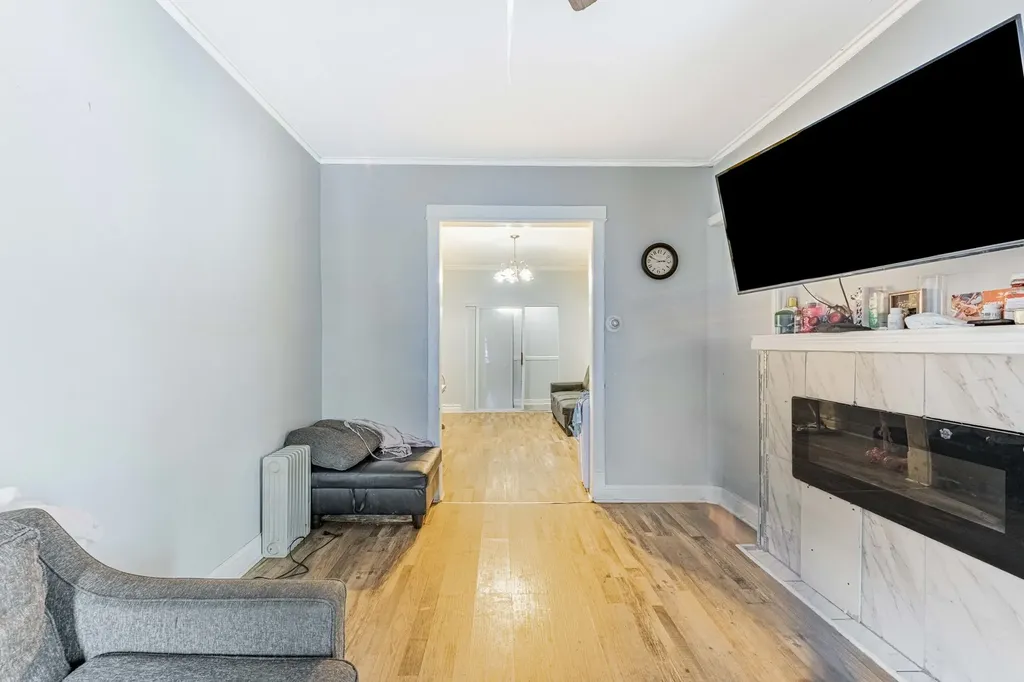 7549 South Saint Lawrence Avenue Chicago IL 60619