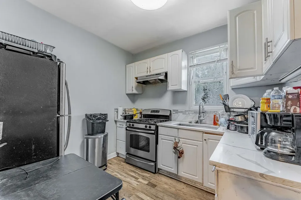 7549 South Saint Lawrence Avenue Chicago IL 60619
