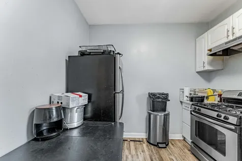7549 South Saint Lawrence Avenue Chicago IL 60619