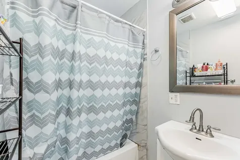7549 South Saint Lawrence Avenue Chicago IL 60619