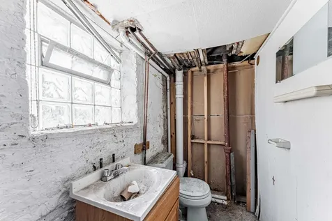 7549 South Saint Lawrence Avenue Chicago IL 60619