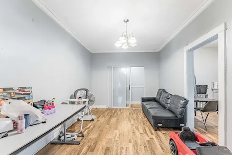 7549 South Saint Lawrence Avenue Chicago IL 60619