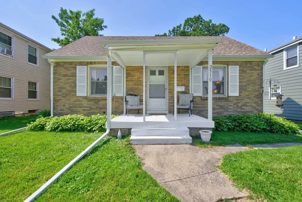 2510 23 1/2 Avenue Rock Island IL 61201