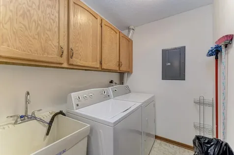 504 Elizabeth Drive Wood Dale IL 60191