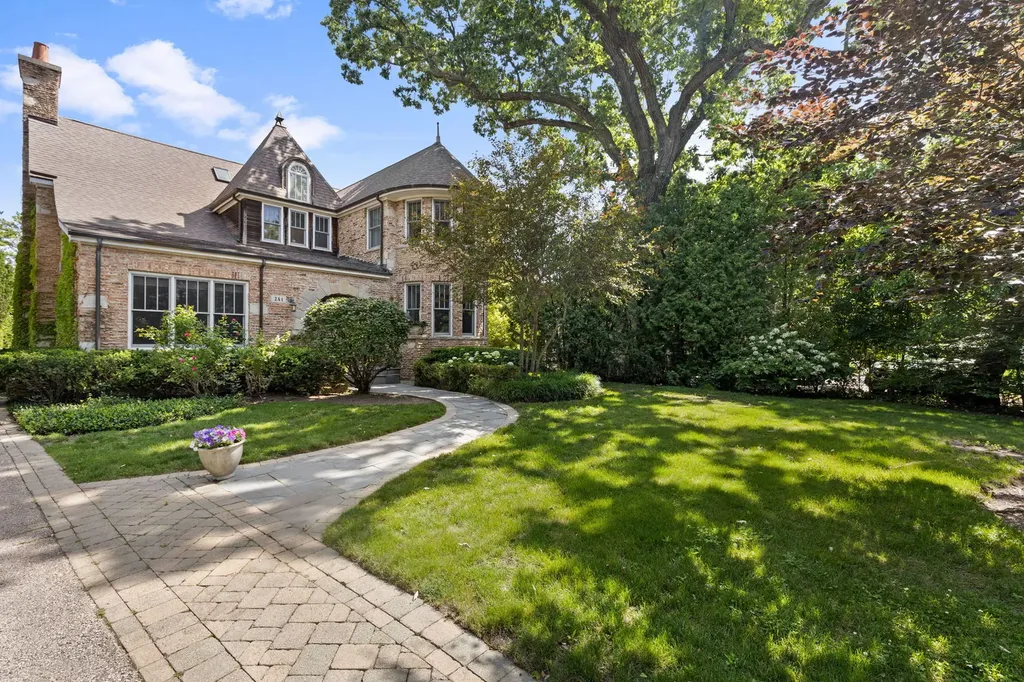 241 Walden Drive Glencoe IL 60022