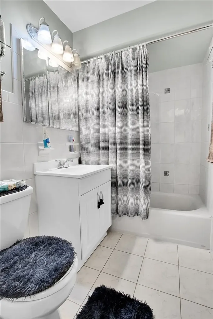 3441 West Bryn Mawr Avenue Chicago IL 60659