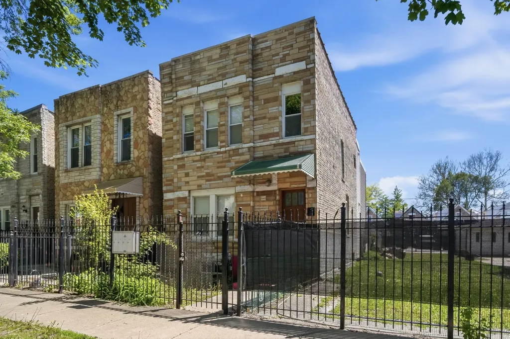 3505 West Le Moyne Street Chicago IL 60651
