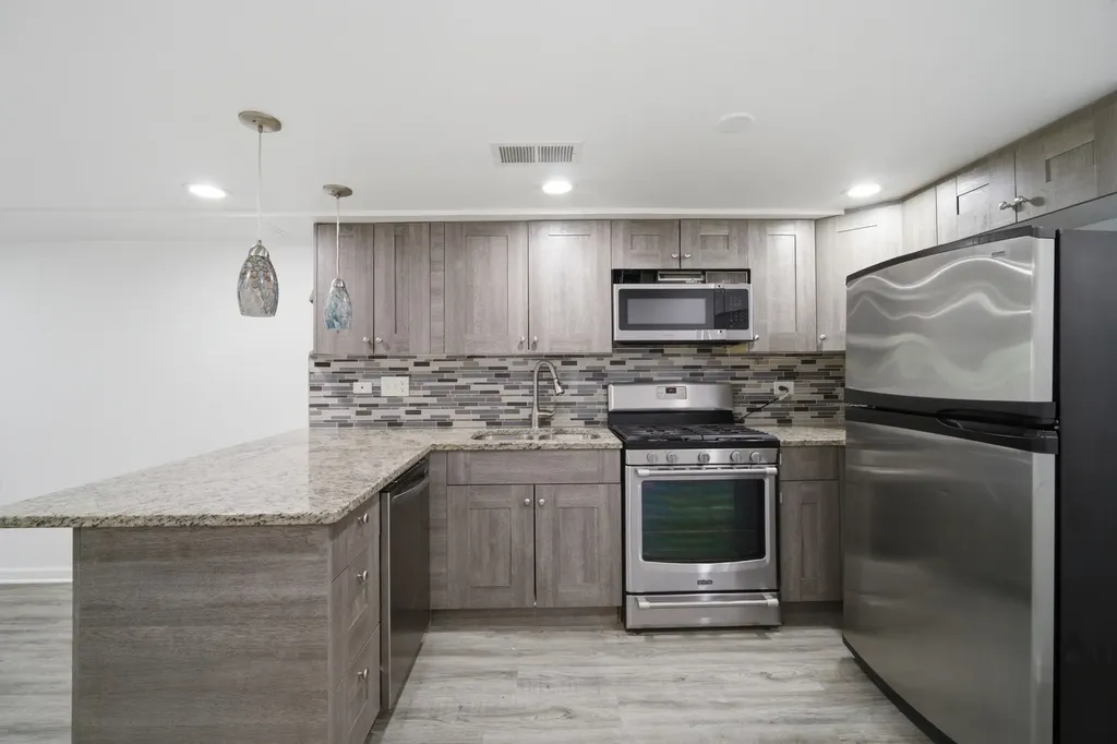 3505 West Le Moyne Street Chicago IL 60651