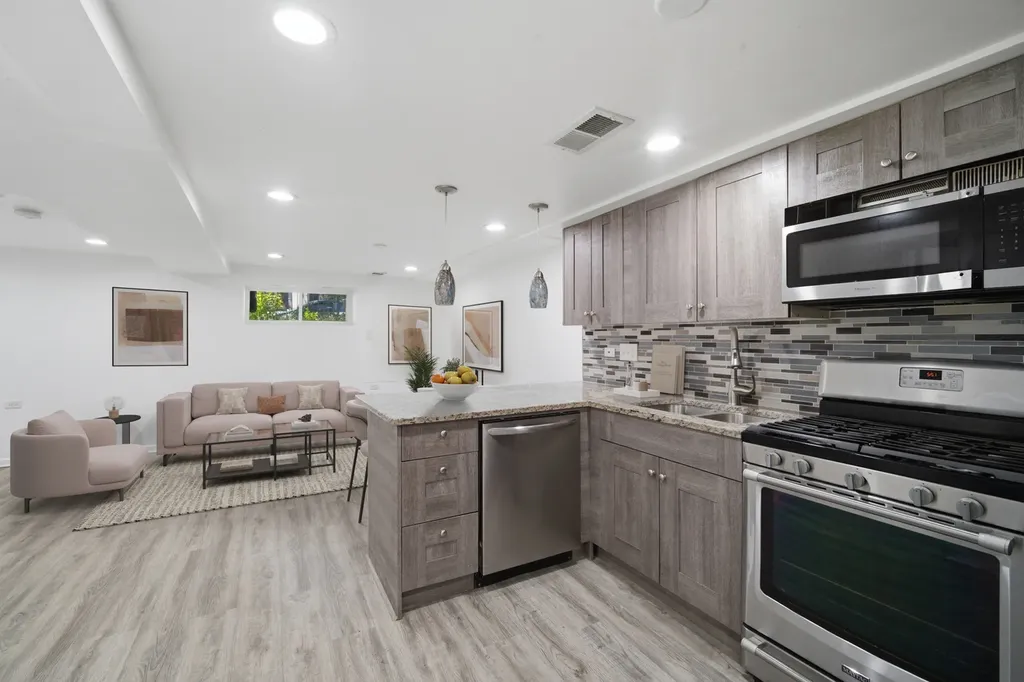 3505 West Le Moyne Street Chicago IL 60651