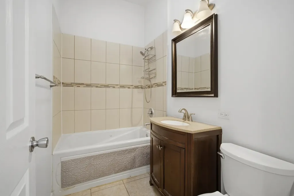 3505 West Le Moyne Street Chicago IL 60651