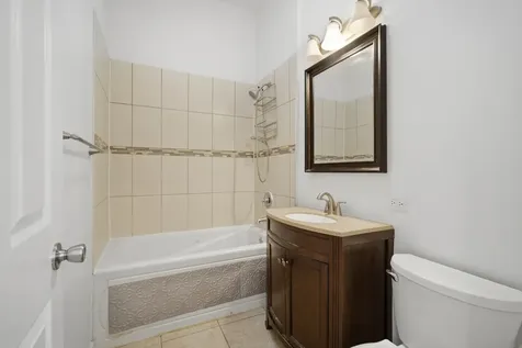 3505 West Le Moyne Street Chicago IL 60651