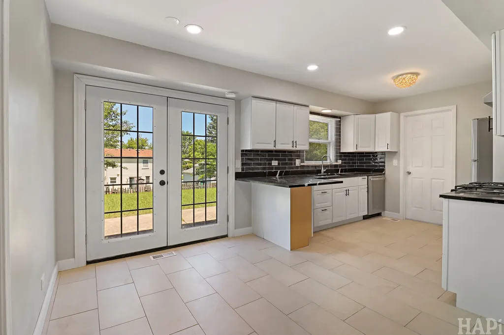 2208 Kensington Drive Schaumburg IL 60194