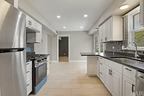 2208 Kensington Drive Schaumburg IL 60194