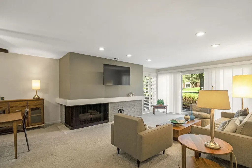 2 Oak Brook Club Drive Oak Brook IL 60523