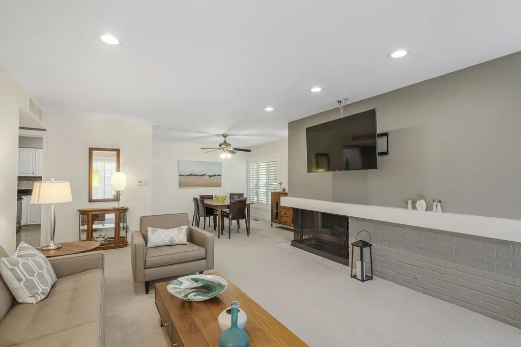 2 Oak Brook Club Drive Oak Brook IL 60523