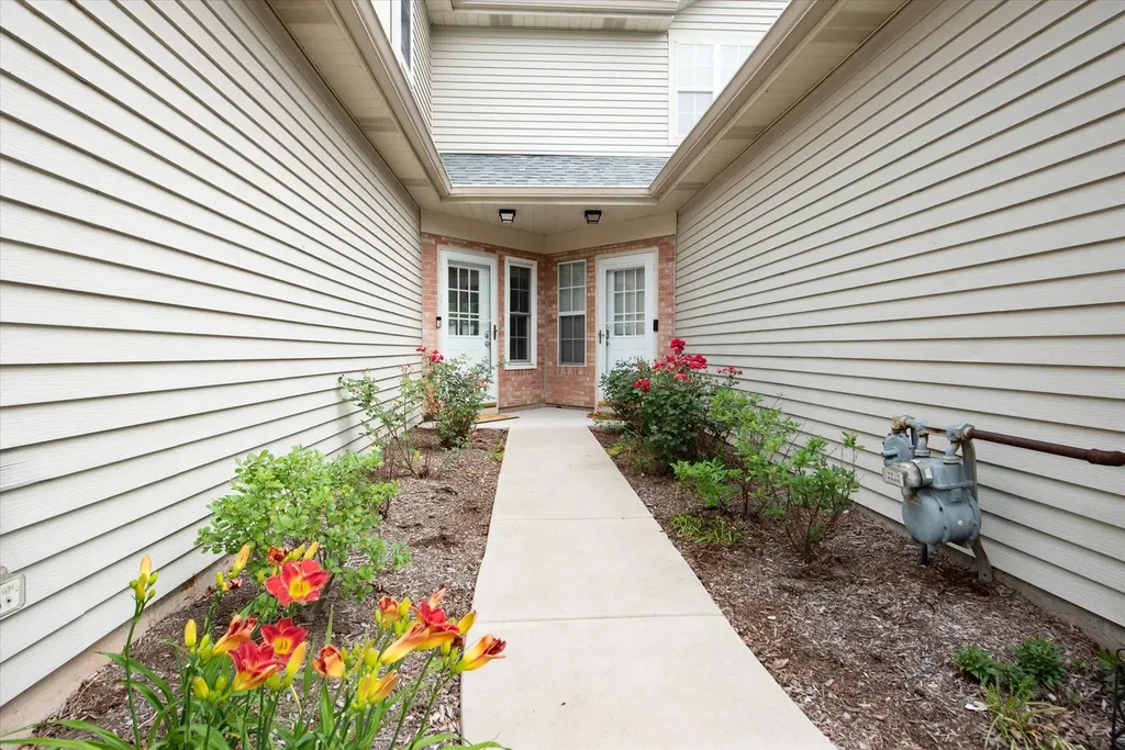 112 Golfview Drive Glendale Heights IL 60139