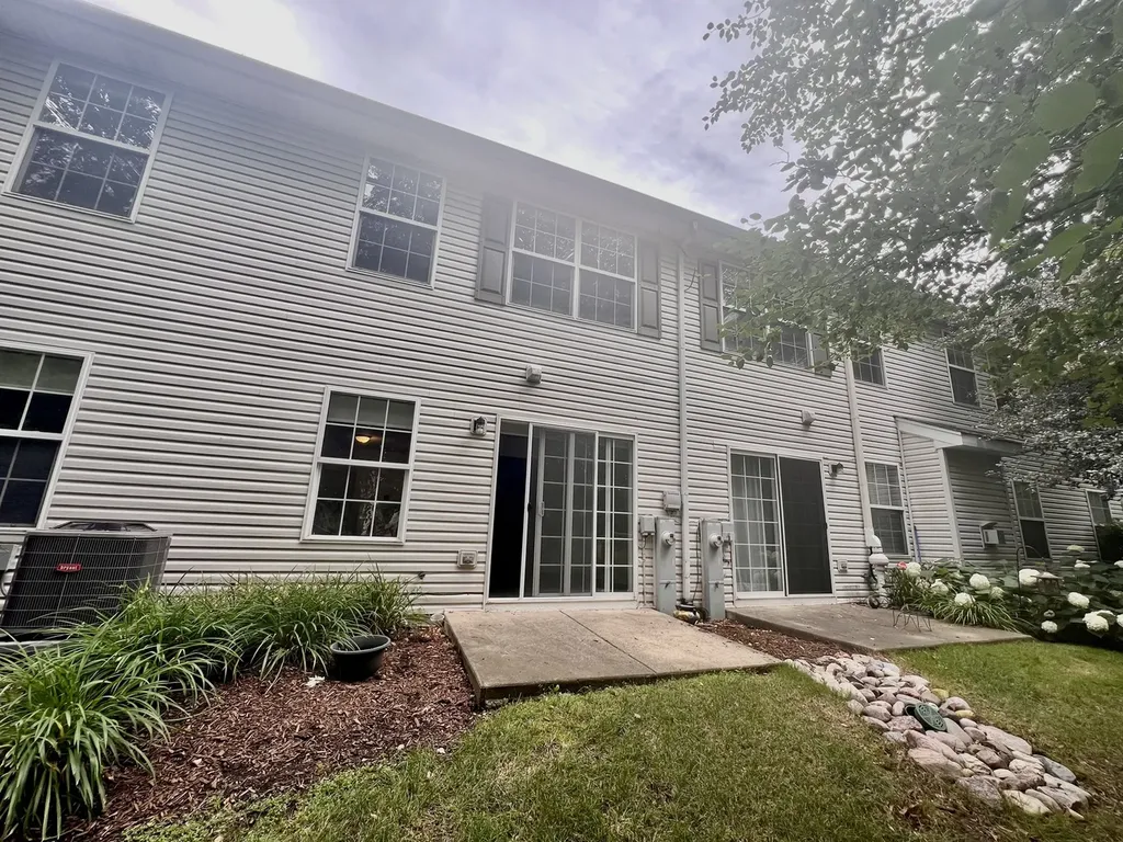 2407 Stoughton Circle Aurora IL 60502