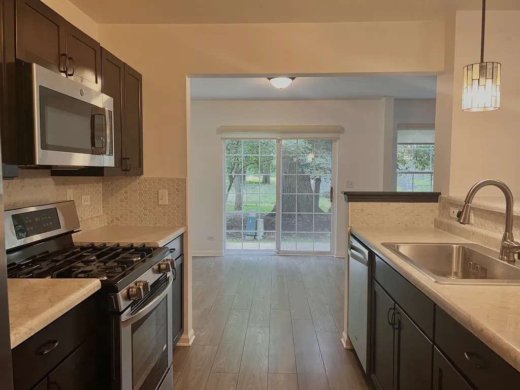 2407 Stoughton Circle Aurora IL 60502
