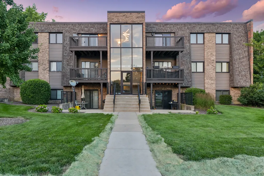1424 Stonebridge Circle Wheaton IL 60189