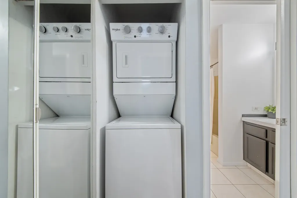 1424 Stonebridge Circle Wheaton IL 60189