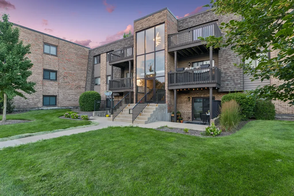 1424 Stonebridge Circle Wheaton IL 60189