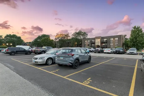 1424 Stonebridge Circle Wheaton IL 60189
