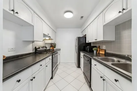 1424 Stonebridge Circle Wheaton IL 60189
