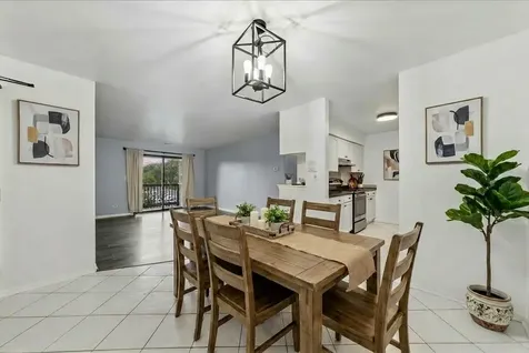 1424 Stonebridge Circle Wheaton IL 60189