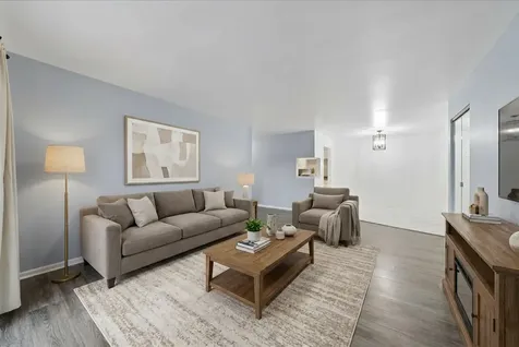 1424 Stonebridge Circle Wheaton IL 60189