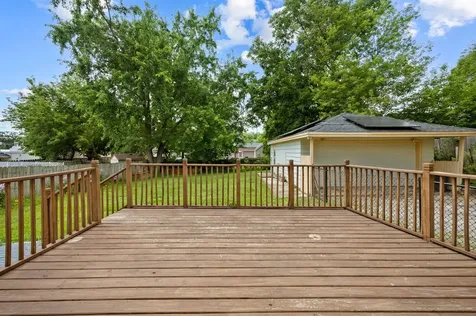 502 Monroe Avenue Ingleside IL 60041