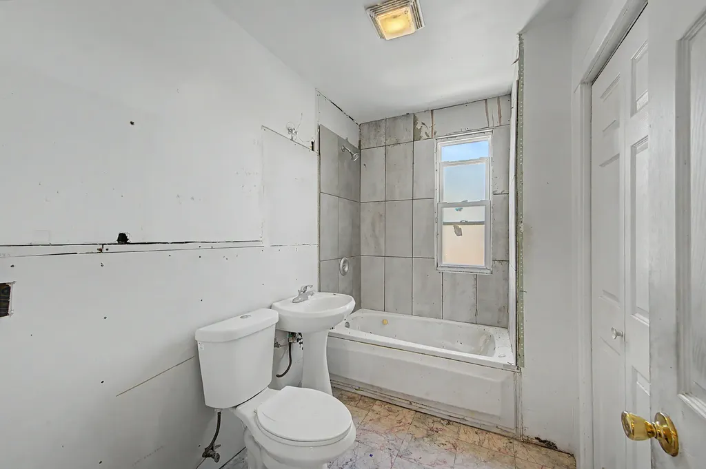 848 North Lawler Avenue Chicago IL 60651