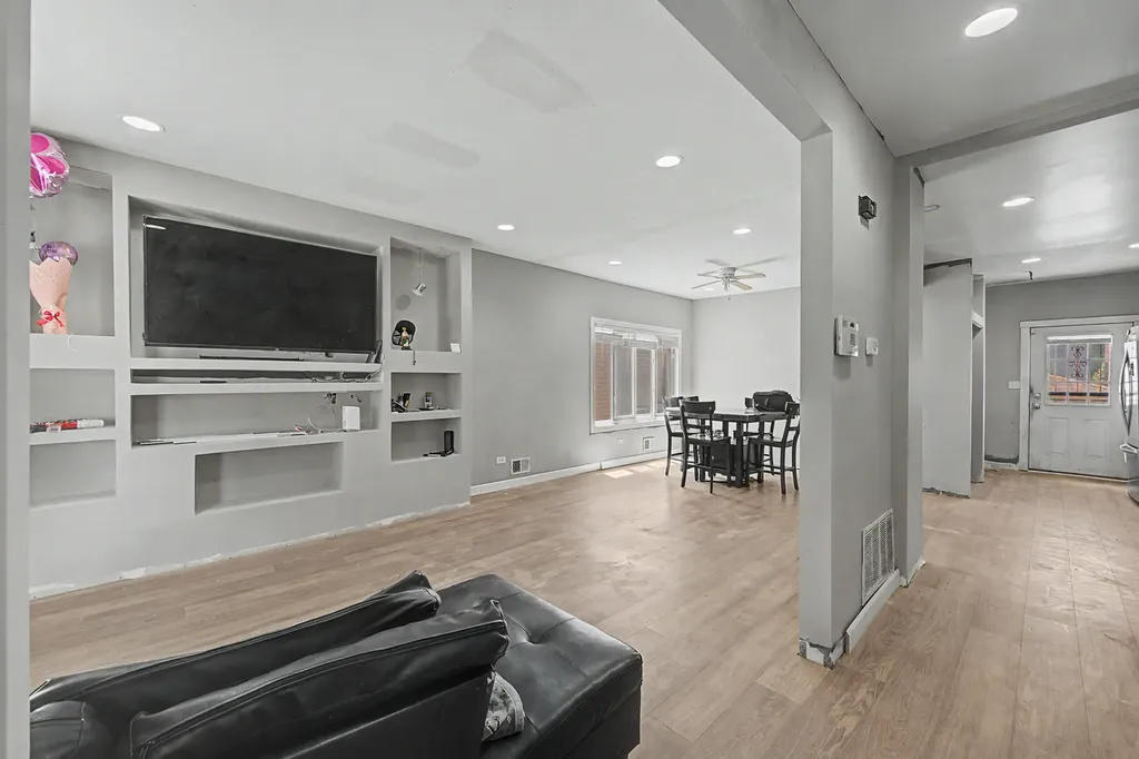 848 North Lawler Avenue Chicago IL 60651