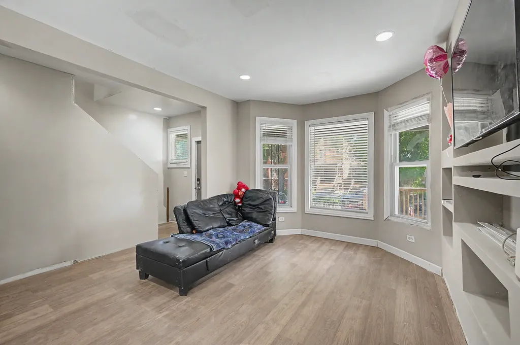 848 North Lawler Avenue Chicago IL 60651