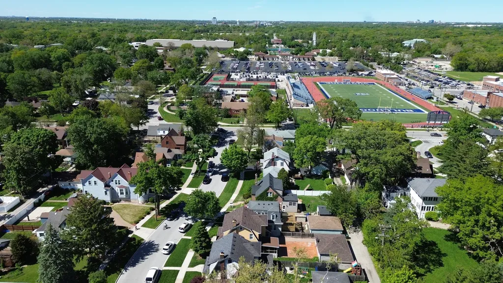 8502 Parkview Avenue Brookfield IL 60513