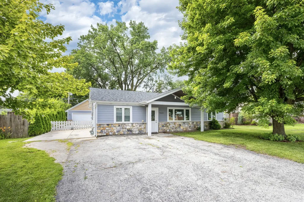 7823 West 98th Place Hickory Hills IL 60457