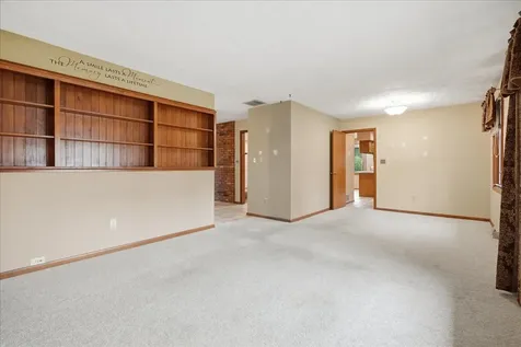 404 Clayton Drive Watseka IL 60970
