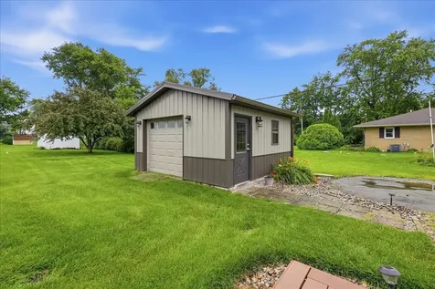 404 Clayton Drive Watseka IL 60970