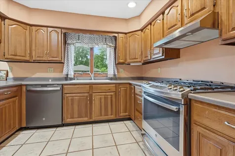404 Clayton Drive Watseka IL 60970