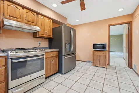 404 Clayton Drive Watseka IL 60970