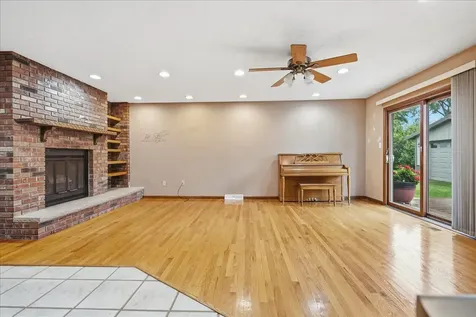404 Clayton Drive Watseka IL 60970