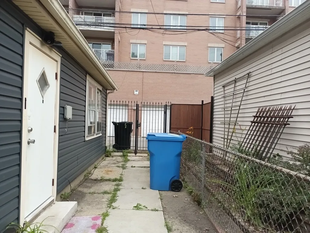 3253 North Oconto Avenue Chicago IL 60634