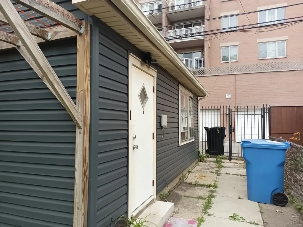 3253 North Oconto Avenue Chicago IL 60634