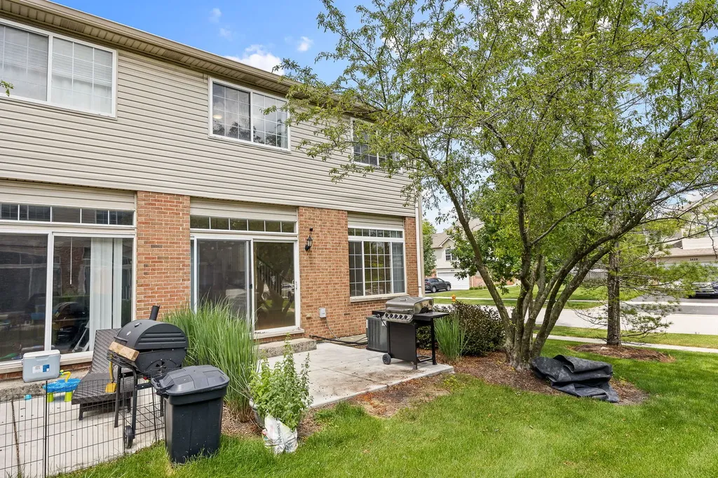 1644 Windward Avenue Naperville IL 60563
