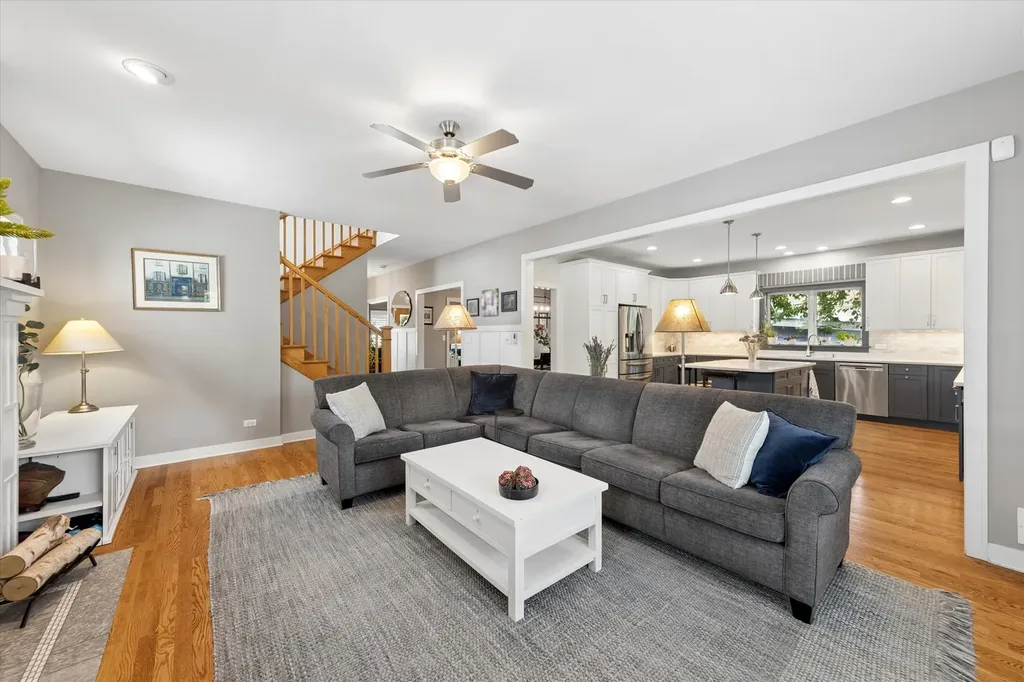 198 North Glenview Avenue Elmhurst IL 60126
