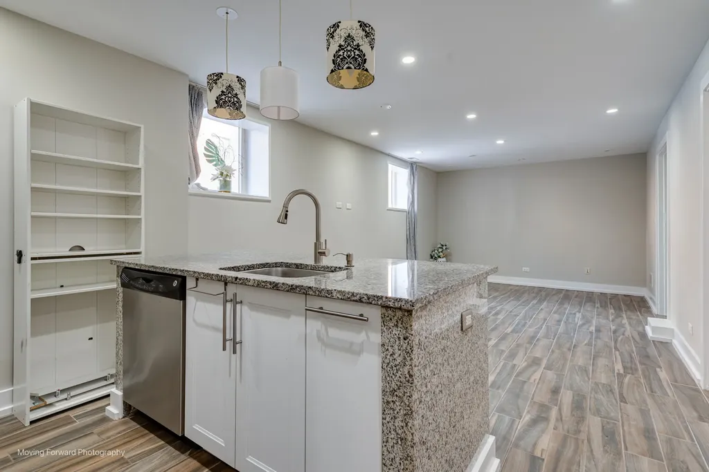 1625 West Ainslie Street Chicago IL 60640