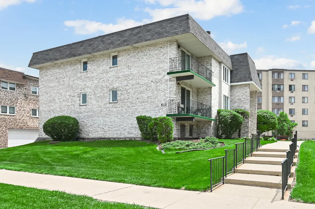 4011 West 97th Street Oak Lawn IL 60453