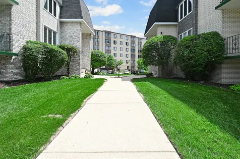 4011 West 97th Street Oak Lawn IL 60453