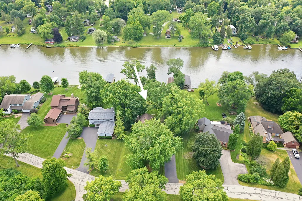 213 River Drive Trout Valley IL 60013