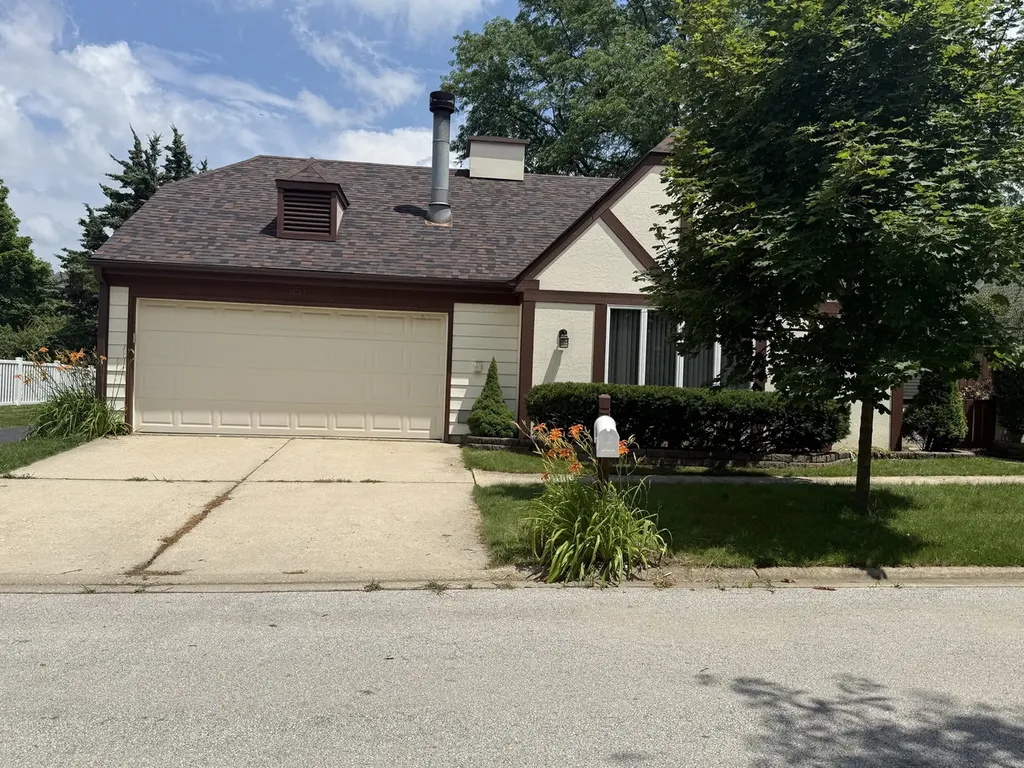 2851 Garden Drive Lisle IL 60532
