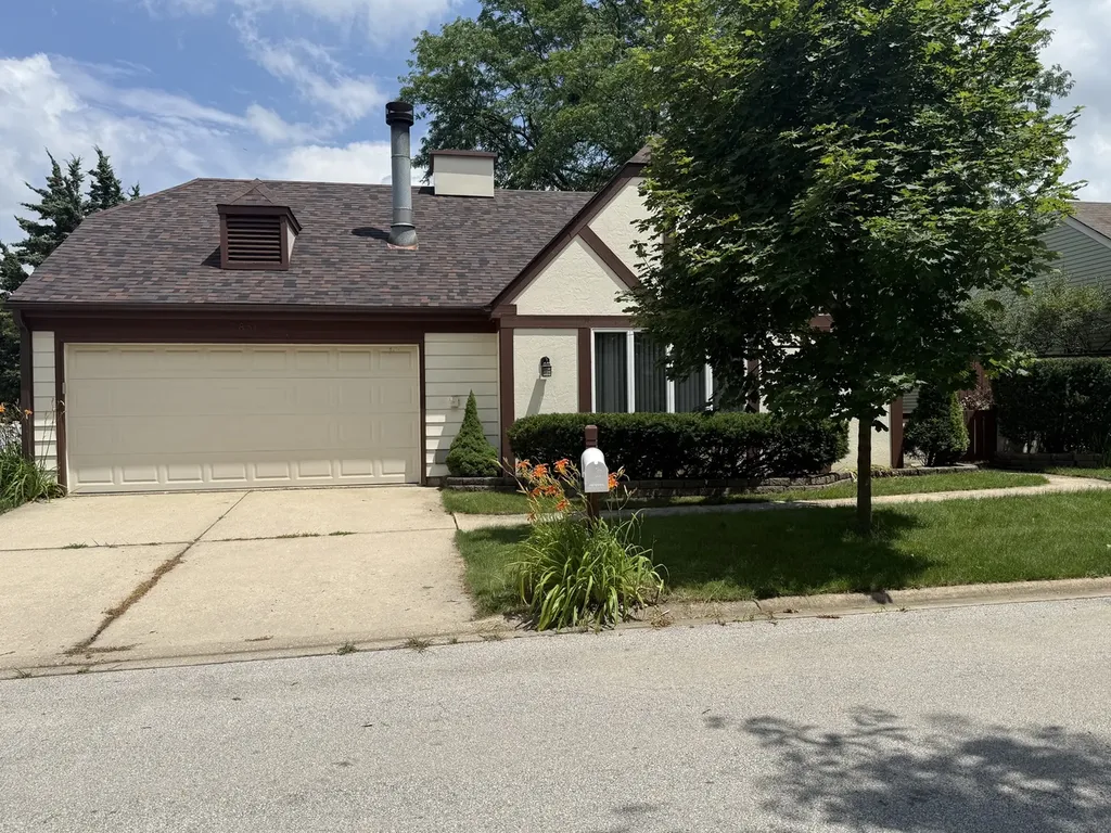 2851 Garden Drive Lisle IL 60532